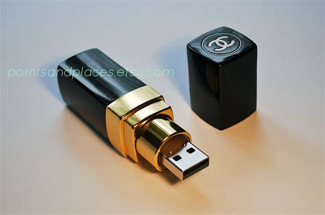 prezzi pen drive di chanel confezionate|Cool USB drives: Chanel for your lips. And now, your digital files..